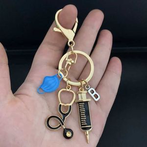 Chaços de chaveiros A-Z Letters New Design KeyChain Doctor Tool Medical Stetoscope Sreinge Mask Key Ring Nurse Medical Gift Chave-Sulir Y240510