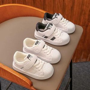 Sneakers barns avslappnade sportskor vår och höst baby promenad vit casual skor mode sportskor barn brädskor D240515