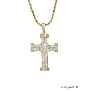 Hip Hop Iced Out Cross Necklace Pendant Micro Paved Cubic Zircon Gold Sier Plated Mens Gold Chain