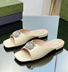 우아한 완벽한 여성 슬라이드 아파트 크리스탈 세트 샌들 신발 반짝이는 하드웨어 더블 G 여름 해변 슬리퍼 특허 가죽 누드 블랙 그린 레이디 워킹