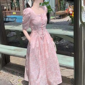 길고 조각난 꽃 치마 여름 새로운 프랑스 스타일 세련된 허리 슬리밍 스퀘어 목 드레스