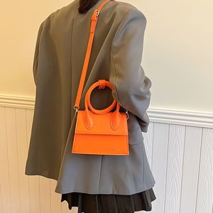 Pochette Womens Designer Wallet Shoulder Bag Flap Purses Le Bambino Sac Femme Chiquito White Crossbody Bag Universal Letter Travel Popular XB166 H4