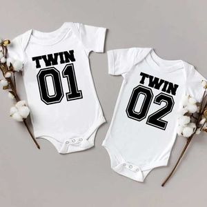 Rompers Twin 01 02 Print Twins Matching Baby Bodysuit Boys Girls Gift For Twins Twin Boys Jumpsuit Wear Unisex Newborn Baby Shower Giftl240514L240502