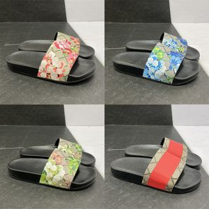 2024 Designer Slides Slifori da donna da uomo con sacca di polvere originale Fiori floreali neri Flowers Verde Shear Sandali Sandali estivi Luxuria Sneaker da spiaggia