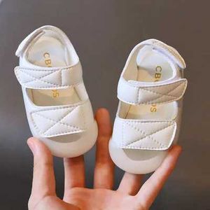 Sandaler Nya kvinnors skor Summer First Step Walker Childrens Beach Sandaler Fashion Boys Sports Shoes Girls Sandals Sports Shoes D240515