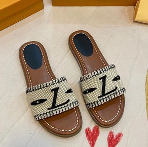 625 kadın tasarımcı terlik şeffaf sandalet kadın mektup baskılı lüks yaz terlik slaytlar bayan flip flips düz ayakkabı spor ayakkabıları boyutu 35-42