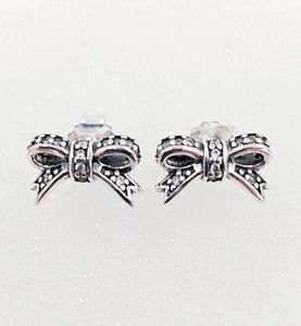 Charms Designer Jewelry Authentic 925 Sterling Silver Delicate Bow Stud Earring Pörhängen Lyxiga kvinnor Valentine Day Bi9943785