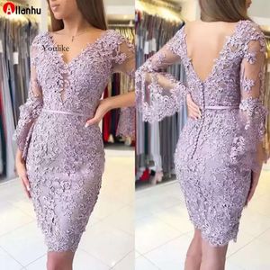 Novo mais recente encantador encantador lavanda curta renda Apliques Mãe da noiva Vestidos de manga comprida V Vestidos de convidado de casamento de decote de volta 0515