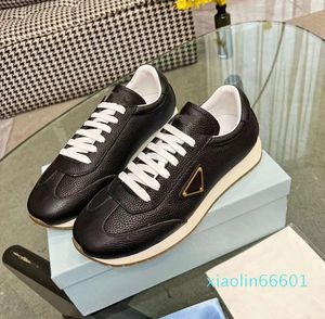 2024 Tränare Black Mesh Lace-Up Casual Shoes Outdoor Runner Sport Shoes Storlek 39-45