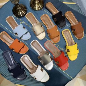 Scarpe da firma delle pantofole da spiaggia scarponi piatti Slipper Slide Lazy Fashion Carunone Flops Testa Flop in pelle Scarpe da donna Hotel Bath Ladies Sandals Sexy Sandals Taglia 34-42 con scatola