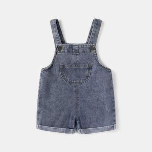 Overalls Sommer Cool Denim Blue Childrens Baby und Mädchen Kleidung Overalls Rollte Sem Design Childrens Baby Shorts Jumpsuit D240515