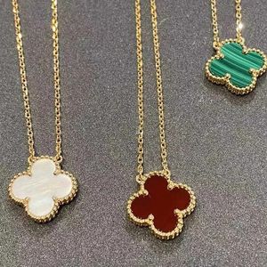 2024 Classic Four Leaf Clover Naszyjniki wisiorki matka perłowa stali nierdzewnej wyplata 18k na dziewczynę walentynkową biżuterię zaręczynową hurt v7 V7