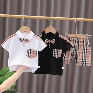 幼児の夏の服の男の子の服セットベビーチェック柄Tシャツショーツ子供服半短袖の子供トラックスーツ2ピーススーツa2