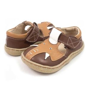 Sneakers Livie Luca Brand Högkvalitativ äkta läderbarnbarn Toddlers Girls Elephant Shoes mode Barefoot Sports Shoes D240515