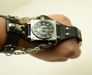 Attraktiv stilfull svart punkrockkedja Skullsklockor Kvinnor Män armband manschett Gotiska handledsklockor Fashion 4104536