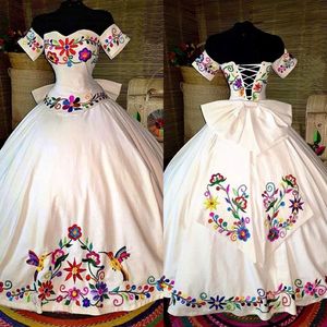 Мексиканская вышитая вышитая платья Quinceanera с плеча Crost Back Howns Sweet Plower Grand Girls Ball How
