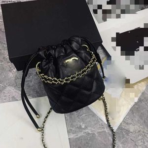 Chanei CF Series Designer Väskor hinkväskor och plånböcker för kvinnor som drabbas av hobo och axelhandväskor18x16x12cm