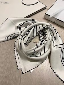 Designer lenço de seda lenço de letra vintage impressão de borda versátil banda de cabelo decoração feminina longa lenços pequenos de seda em quatro estações de moda lenços de moda