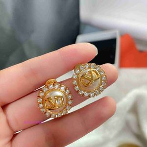 AA Valeno Top Luxury Designer Delicate Earring French Style Full Diamond Round Earrings Internet Celebrity Mervatile Temperament Highend Small Pending Female w