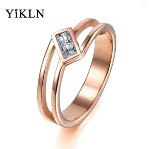 مع الحجارة الجانبية yikln نمط رائع المجوهرات حلقة الصلب غير القابل للصدأ للنساء الورد الذهب لون Zirconia الذكرى السنوية anillo
