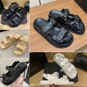 designer sandaler kvinnor kalvskinn pappa sandale berömd designer kvinna quiltade låga klackar sandles rem torapers platt glider plattform guld spänne sandal icke-halkskor