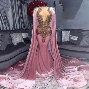 Pink Velvet Evening Dress With Cape Gold Beading Crystal Mermaid Prom Dress Arabic Formal Party Dress Vestidos 272T