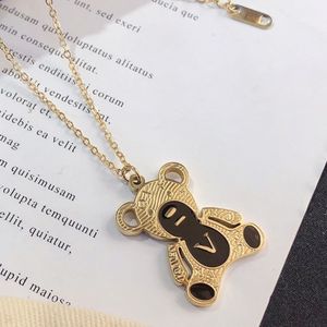 Lettera di collana di stilista lettera di marca di marchio girocollo femminile da donna 18k oro in acciaio inossidabile orso a pendenti donne regali per feste di nozze