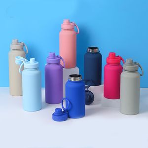 2024 Novas xícaras isoladas de aço inoxidável 650ml 1000ml 1200ml Garrafa de água com alça esportiva portátil Big Capacidade Tumblers Trendência de palha popular 26 4sy