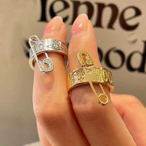 Brand Spring Summer Saturn Pin Ring Anello Westwood Punk Personal Letter Unghia