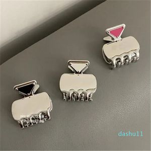 Barrettes Luxury Triangle Letter Claw Clips Designer Metal Women Hair Clamps Cute Girl Barrettes Fashion Hair Accessories