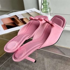 Modna satyna z motyla 128 Eilyken Summer Women Slipper Slip na damskich sandały cienki na obcasie sukienka na zewnątrz buty 240223 B 484 D 5858