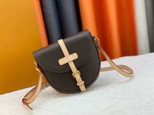 Designer axelväska diane väska för kvinnor lyxiga crossbody väskor handväska messenger klassisk macame flap pläd tofsel handel mode satchel lady presbyopic paket