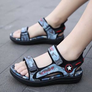 O6p6 Sandals Sanesrens Sandals Sapatos de moda Adequados para meninos e meninas calçados não deslizantes praia plana esportes refletivos d240515