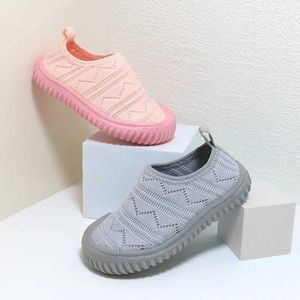 Q6YV Sneakers Girls boys casual shoes baby childrens barefoot sports breathable mesh non slip soft soles kindergarten d240515
