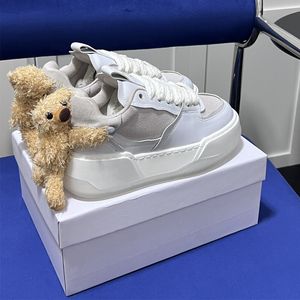 2024 KOSTENLOSER Versand 13de Marzo Little Bear Dick-Soled White Schuhe lässige dreidimensionale abnehmbare Puppen-Multimaterial-Spleißdesignerin Womens Girl Trainer