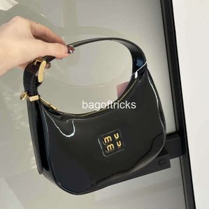 Mimu Hobo Bags Patent Leather Luxury Designer Bag Handbags高品質の脇の下ショルダーバッグ