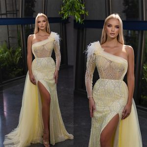Sexy One Shoulder Feather Mermaid Evening Dresses Graceful Sequined High Split Formal Occasion Dress Side Tulle Train Prom Gowns