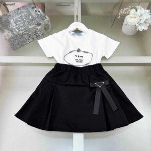 TOP BABY ClOESS Kids Tracksuits Logo Printing Princess Dress Size 90-150 cm Girls T-shirt och Ribbon Decoration kjol 24mar