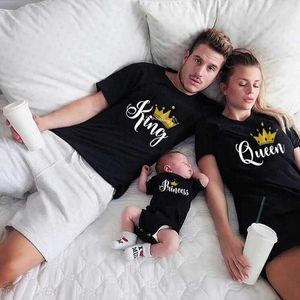 Família combinando roupas 1pc Funny King Queen Prince Princess Família Combinando Tshirts Coroa de ouro Primeira pai filho mãe e filha camisas de bebê T240513