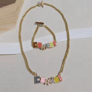 Fashion Designer 18K Gold Plated Curb Chain Pendant Necklaces Luxury Brand Letter Geometric Chain Bracelet Bangle Crystal Pearl Wristband Womens Necklace Jewelry