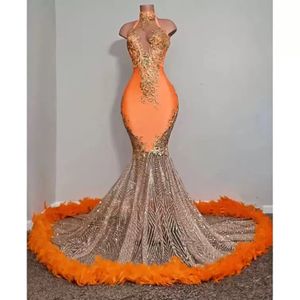 Black Girls Orange Mermaid Prom Dreess 2023 Satin Beading Squined High Neck Feathers 고급 스커트 이브닝 파티 공식 가운 Wome 253o