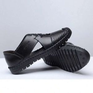 Hål ihåliga andningsmedel män antiskid sommarsandaler andningsbar delad sandal läder trend ankel wrap mens casual loafer sko grossistskor k5bl# 462 s d6e6