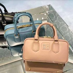 Miui Bag Cross Body Totes Handbag Fashion Miui Lolita Bag Cowhide Leather Womens BriefcasesクラッチArcadieデザイナーバッグボウリングコスメチック