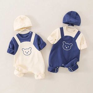 Overall 3-24m nyfödda tecknad klädsel baby flicka pojke jumpsuit söt björn bomull mjuk baby jumpsuit med stickad hatt D240515