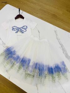 Topp babykläder Bow Decoration Princess Dress Kids Tracksuits Storlek 90-150 cm Flower Print Girls T-shirt och spetsar lång kjol 24mar