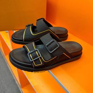 Slippers Trainers Designer Brand Men Ely sandálias Salo de moda Sapatos casuais de praia grossa Black Shoemaker Summer Luxuado 5.14 02