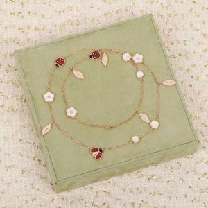 Lyxkvalitet hänge halsband med blommabladform för kvinnor och mor bröllop smycken present har boxq2