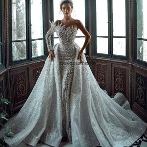 Abiti da sposa a una spalla a una spalla Abiti di pizzo lussuoso abito da sposa su misura con abiti da treno staccabili de Mariee