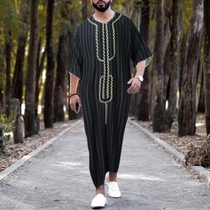 Män Jubba Thobe Islamiska kläder Ramadan Mens Abaya klänning Lång mantel Saudiar Musulman Caftan Jubah Dubai klänning 240511