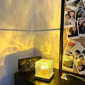 테이블 램프 3/16 색상 역동적 인 회전 물 리플 프로젝터 야간 조명 불꽃 크리스탈 램프 거실 연구 침실 침대 옆 장식